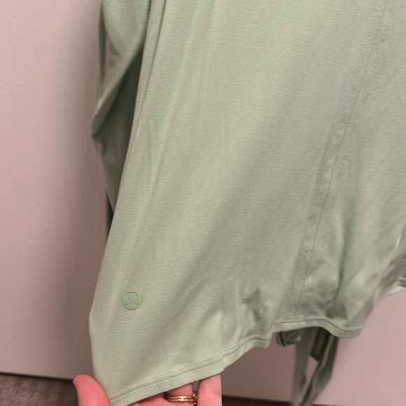 Lululemon Nulu long Sleeve - Picture 7 of 7